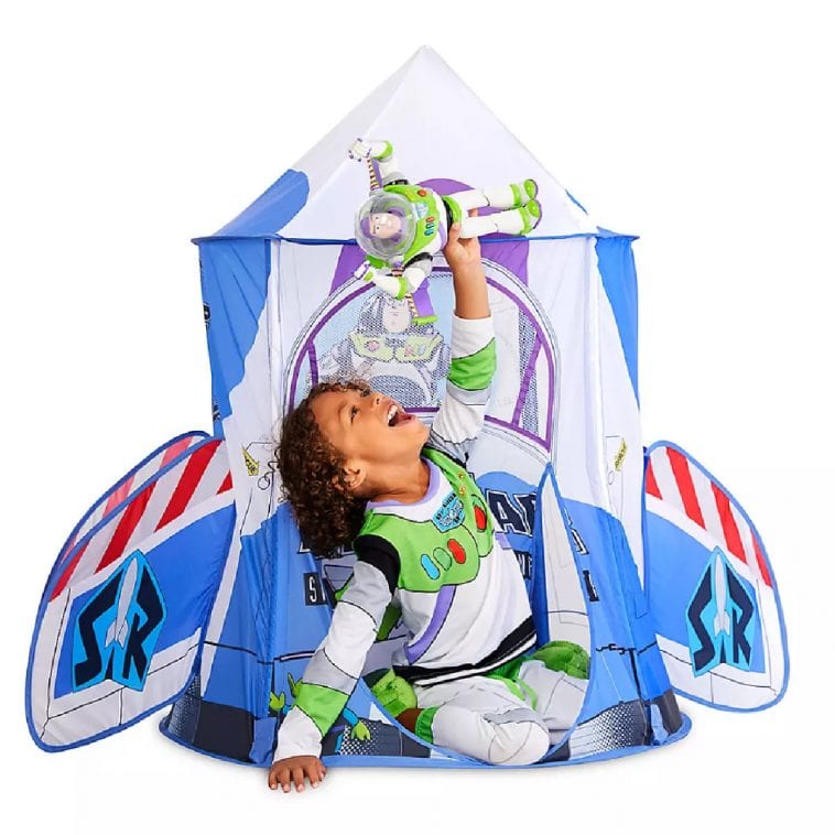 buzz lightyear spaceship sit in