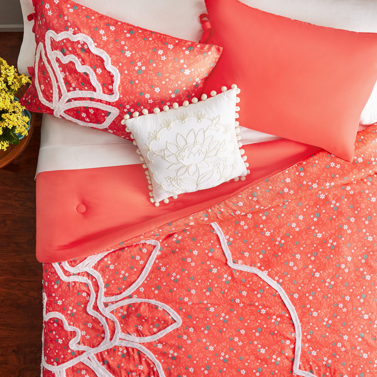 The Pioneer Woman 4-Piece Floral Comforter Set
