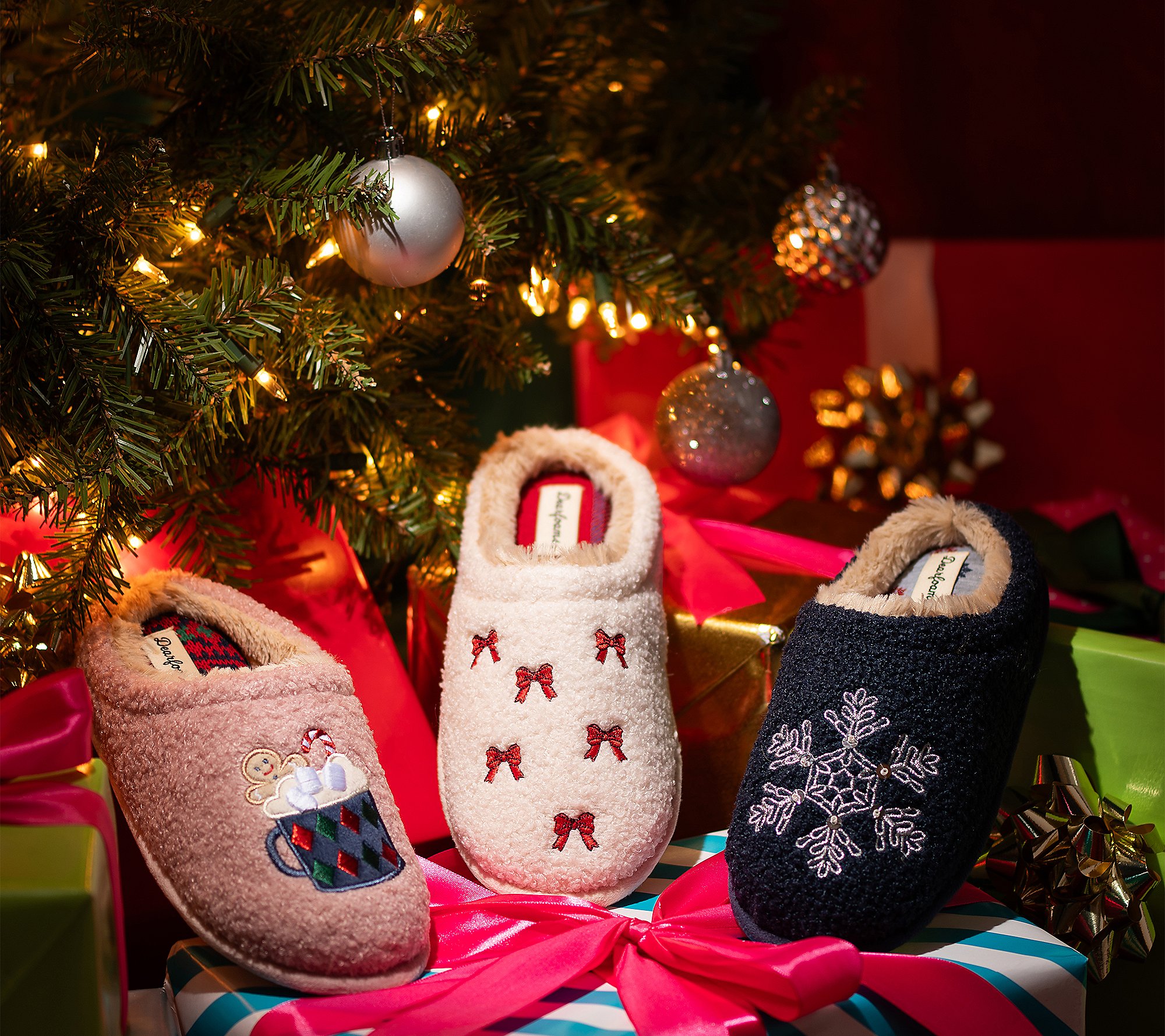 Dearfoams Women's Christmas Holiday Clog Slippers